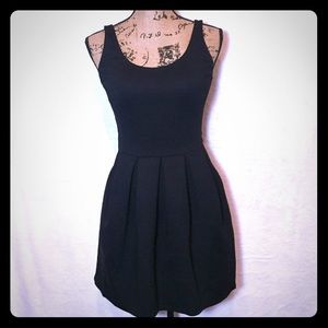 LBD Wilfred Aritzia Tartine Sleeveless Mini Dress